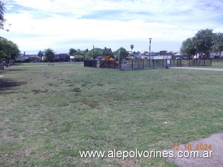 Foto: Grand Bourg - Plaza El Ombú - Grand Bourg (Buenos Aires), Argentina