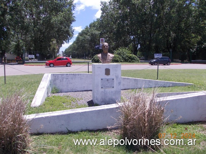 Foto: Moron - Busto del General Peron - Moron (Buenos Aires), Argentina