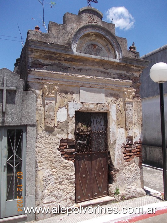 Foto: Moron - Cementerio Municipal - Bóveda año 1866 - Moron (Buenos Aires), Argentina