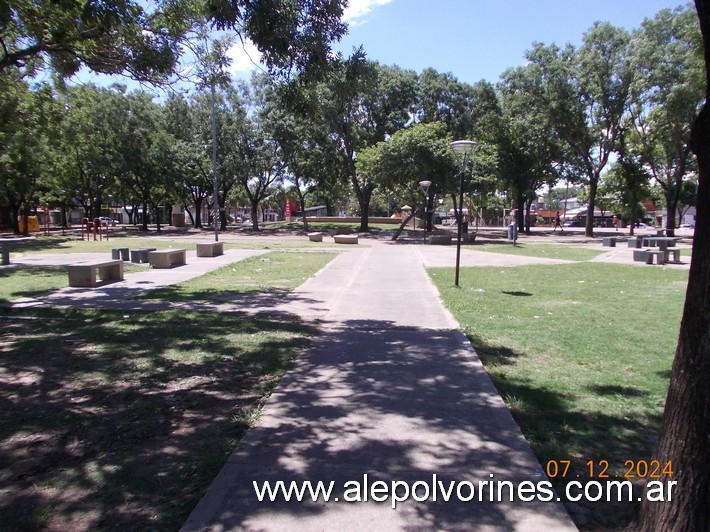 Foto: Moron - Plaza Manzanar - Moron (Buenos Aires), Argentina