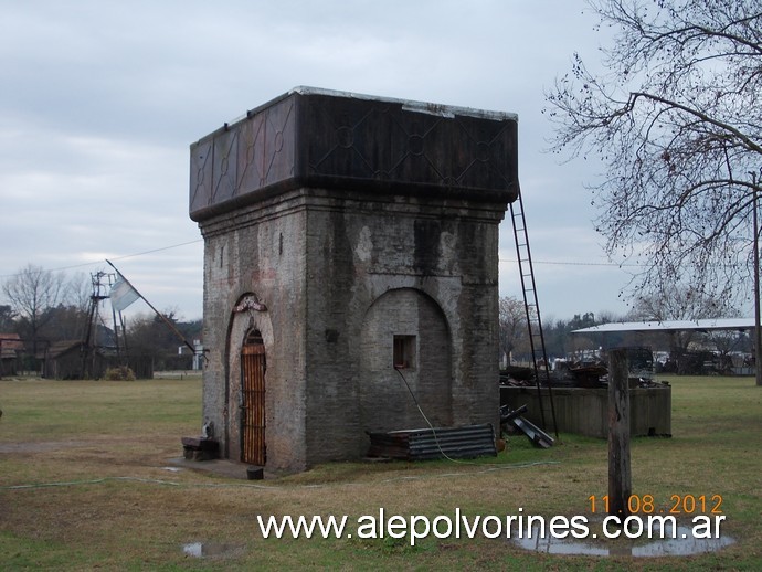 Foto: Estación Navarro FCS - Tanque - Navarro (Buenos Aires), Argentina