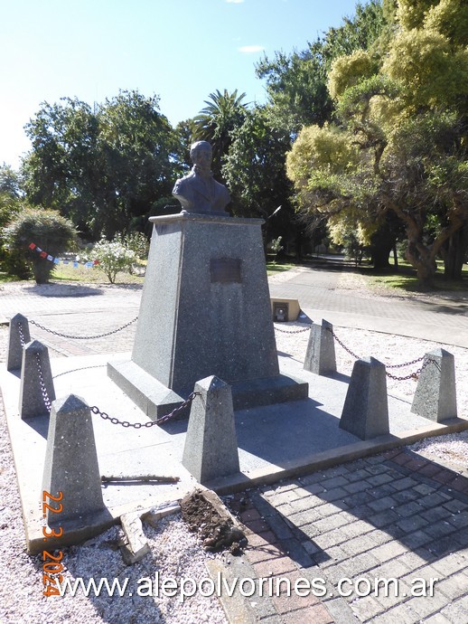 Foto: Pila - Busto Gral San Martin - Pila (Buenos Aires), Argentina