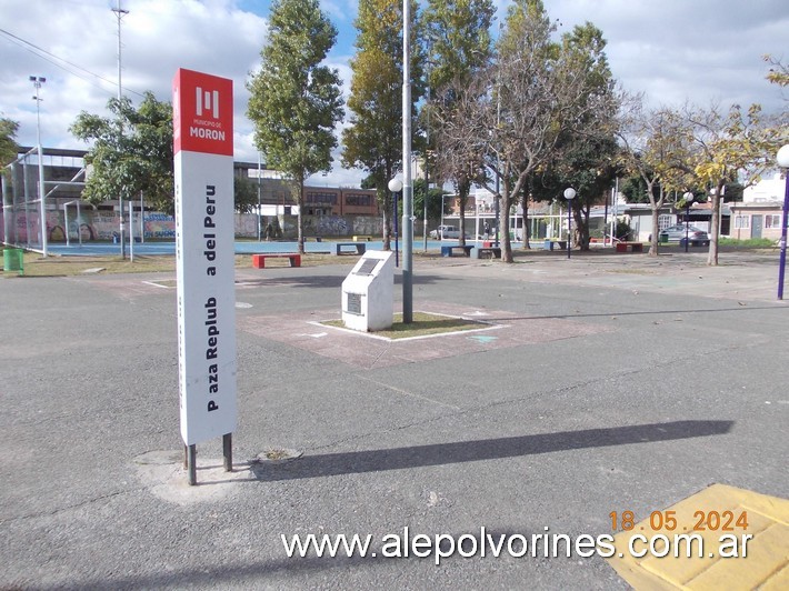 Foto: Morón - Plaza Republica del Peru - Moron (Buenos Aires), Argentina