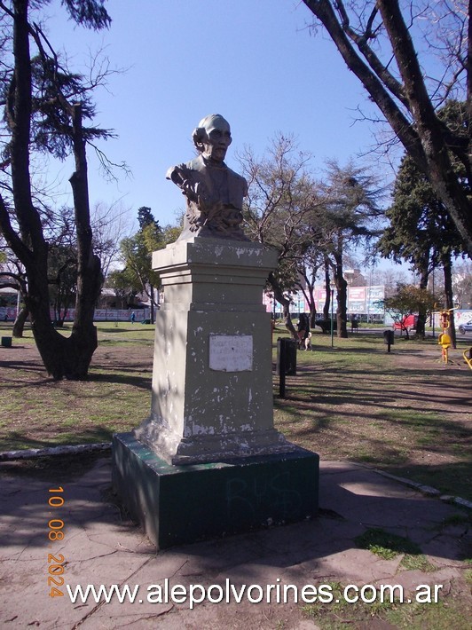 Foto: Castelar - Busto Bartolomé Mitre - Castelar (Buenos Aires), Argentina