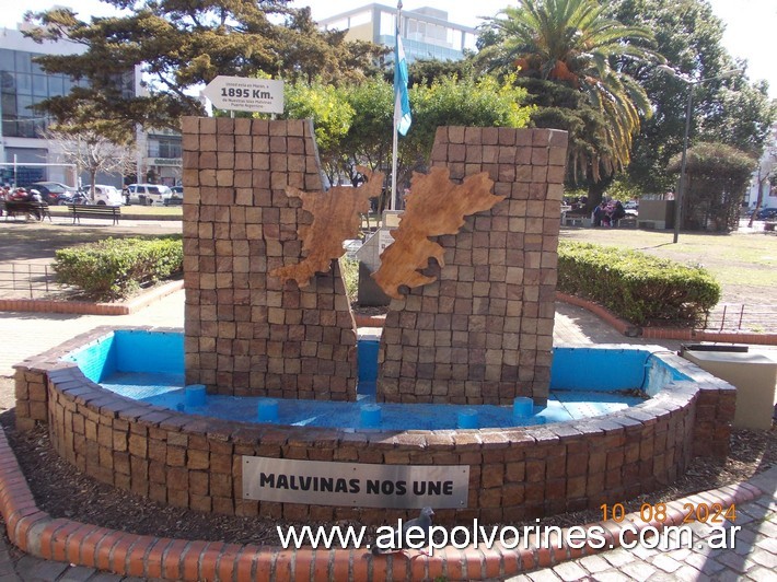 Foto: Morón - Plaza Gral San Martin - Monumento a Malvinas - Moron (Buenos Aires), Argentina