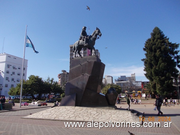 Foto: Morón - Plaza Gral San Martin - Monumento San Martin - Moron (Buenos Aires), Argentina