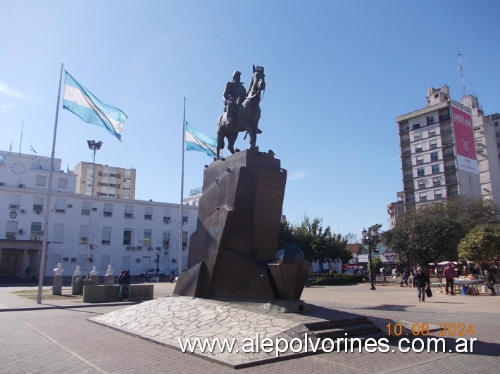 Foto: Morón - Plaza Gral San Martin - Monumento a San Martin - Moron (Buenos Aires), Argentina