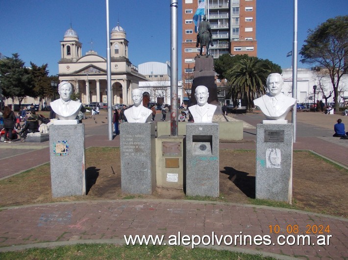 Foto: Morón - Plaza Gral San Martin - Bustos presidentes - Moron (Buenos Aires), Argentina