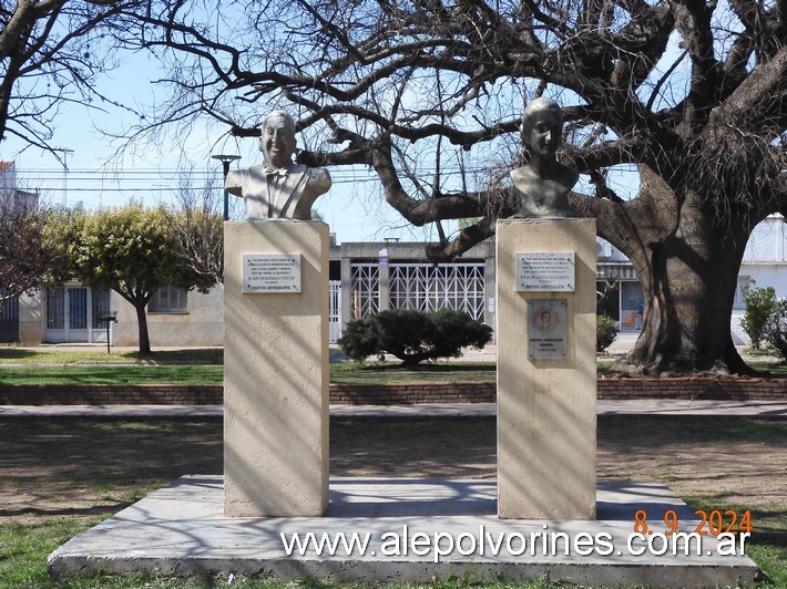 Foto: Fighiera - Plaza Ciudad de Rosario - Juan y Eva Peron - Fighiera (Santa Fe), Argentina