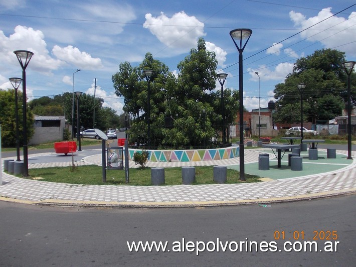 Foto: Los Polvorines - Plazoleta El Ombú - Los Polvorines (Buenos Aires), Argentina