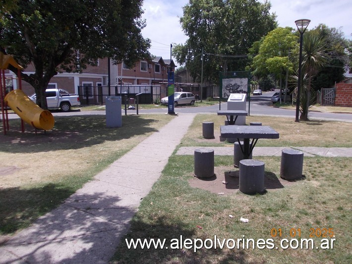 Foto: Los Polvorines - Plazoleta - Los Polvorines (Buenos Aires), Argentina