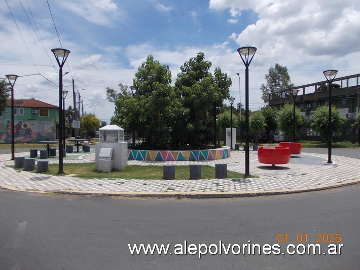 Foto: Los Polvorines - Plazoleta El Ombú - Los Polvorines (Buenos Aires), Argentina