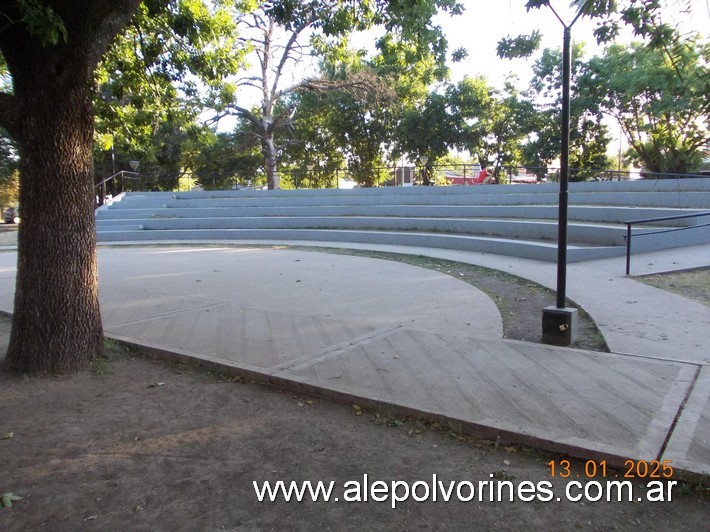 Foto: Los Polvorines - Plaza 12 de Octubre - Los Polvorines (Buenos Aires), Argentina