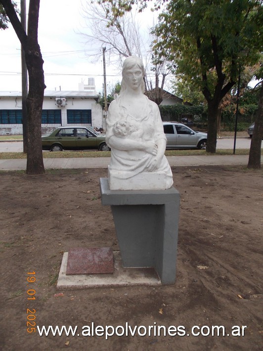 Foto: Ing. Pablo Nogues - Plaza Itatí - Monumento a la Madre - Ingeniero Pablo Nogues (Buenos Aires), Argentina