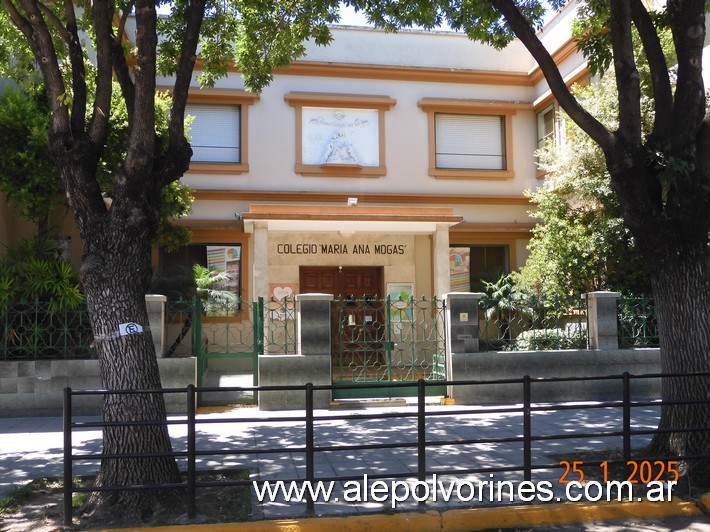 Foto: Mataderos - Colegio Maria Ana Mogas - Mataderos (Buenos Aires), Argentina