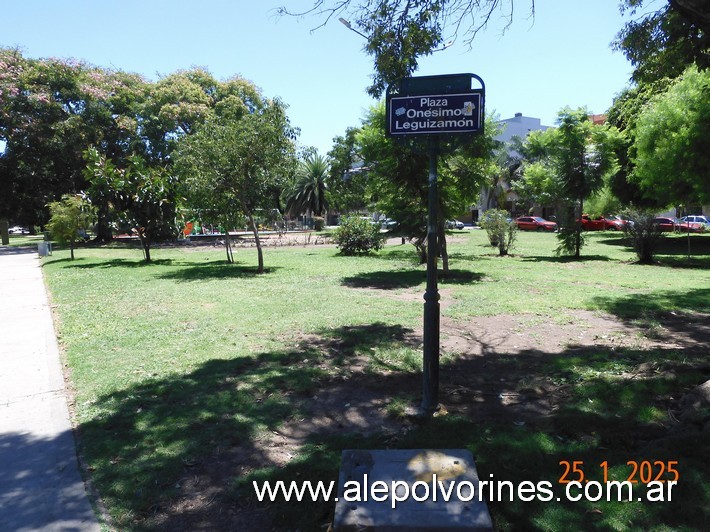 Foto: Mataderos - Plaza Onesimo Leguizamón - Mataderos (Buenos Aires), Argentina