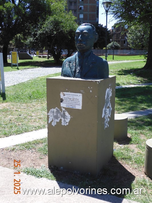 Foto: Mataderos - Plaza de los Mataderos - Busto Gabino Ezeiza - Mataderos (Buenos Aires), Argentina