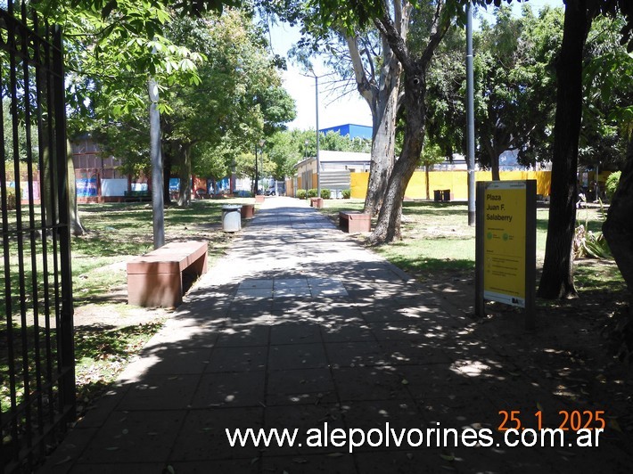 Foto: Mataderos - Plaza Juan Salaberry - Mataderos (Buenos Aires), Argentina