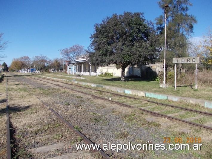 Foto: Estación Toro FCGU - Presidente Derqui (Buenos Aires), Argentina