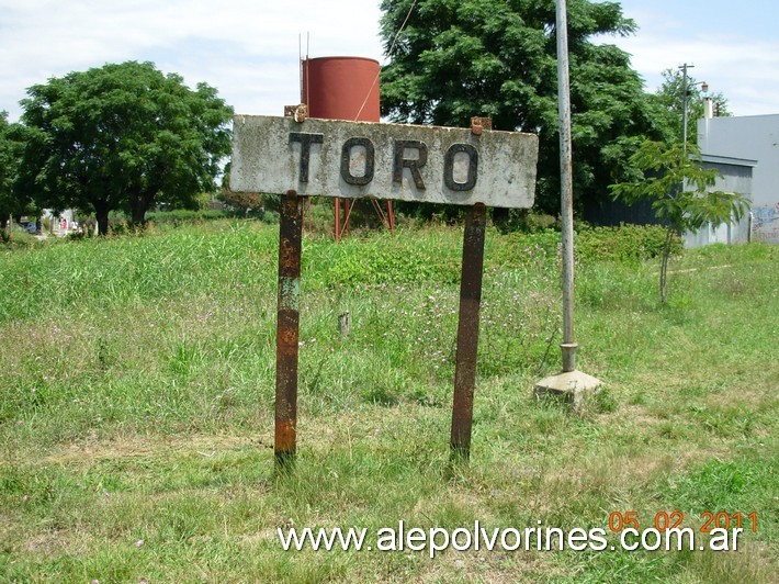 Foto: Estación Toro FCGU - Presidente Derqui (Buenos Aires), Argentina