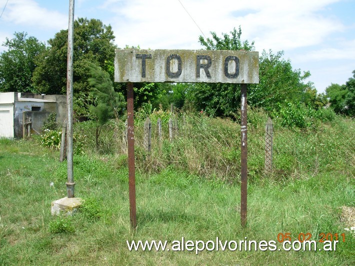 Foto: Estación Toro FCGU - Presidente Derqui (Buenos Aires), Argentina