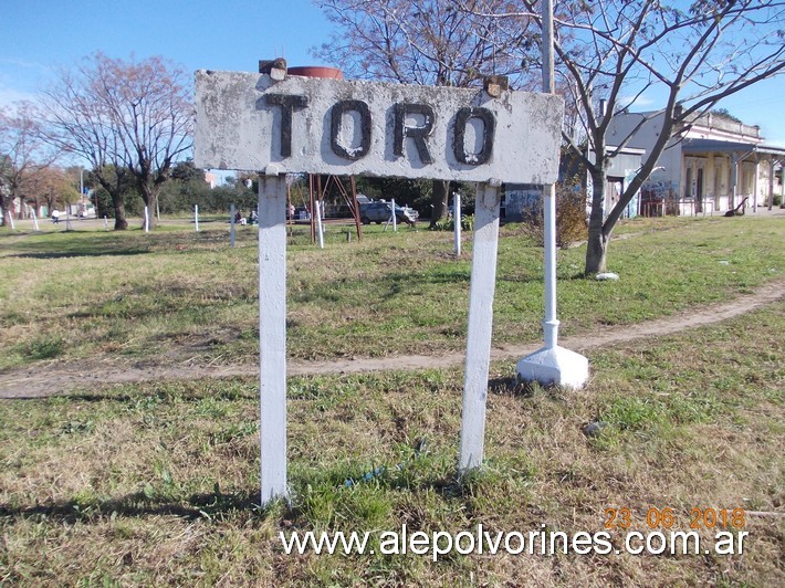 Foto: Estación Toro FCGU - Presidente Derqui (Buenos Aires), Argentina