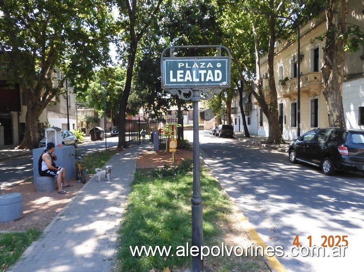 Foto: La Paternal - Plaza Lealtad - La Paternal (Buenos Aires), Argentina