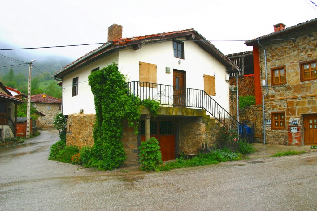 Foto de Mogrovejo (Cantabria), España