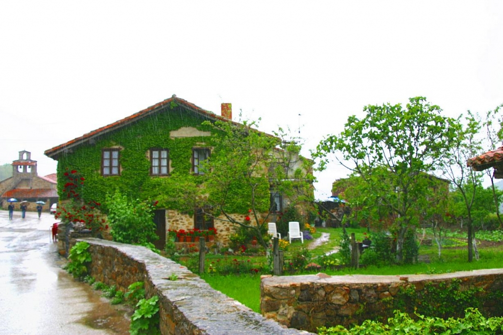 Foto de Mogrovejo (Cantabria), España