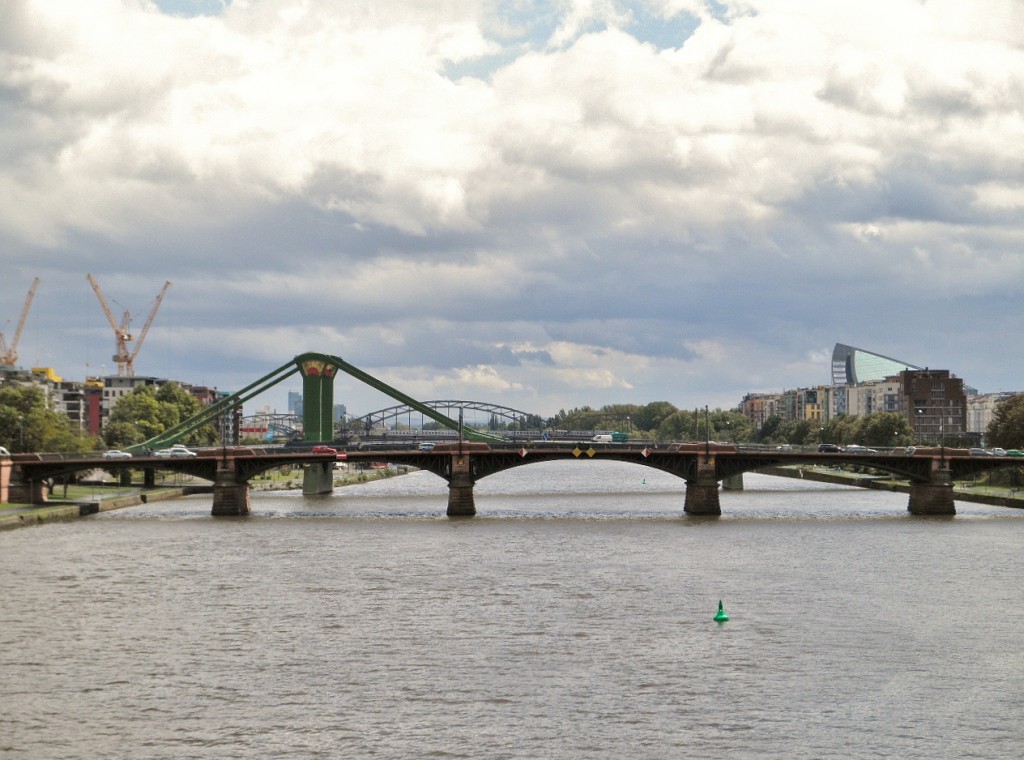 Foto: Puente sobre el Main - Frankfurt am Main (Hesse), Alemania