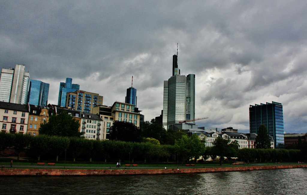 Foto: Navegando por el Main - Frankfurt am Main (Hesse), Alemania