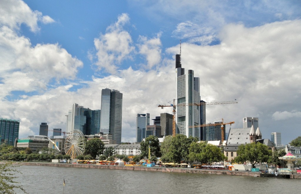 Foto: Navegando por el Main - Frankfurt am Main (Hesse), Alemania