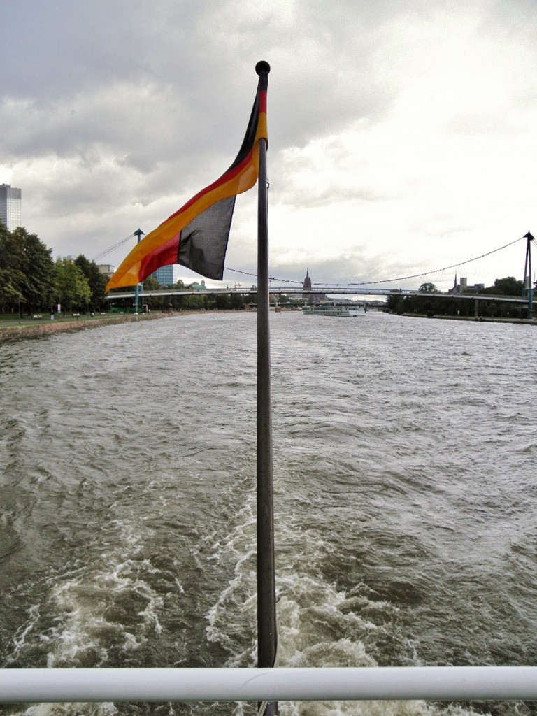 Foto: Navegando por el Main - Frankfurt am Main (Hesse), Alemania