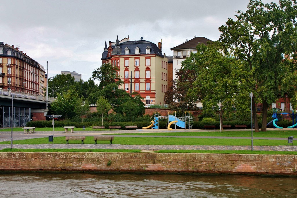 Foto: Navegando por el Main - Frankfurt am Main (Hesse), Alemania