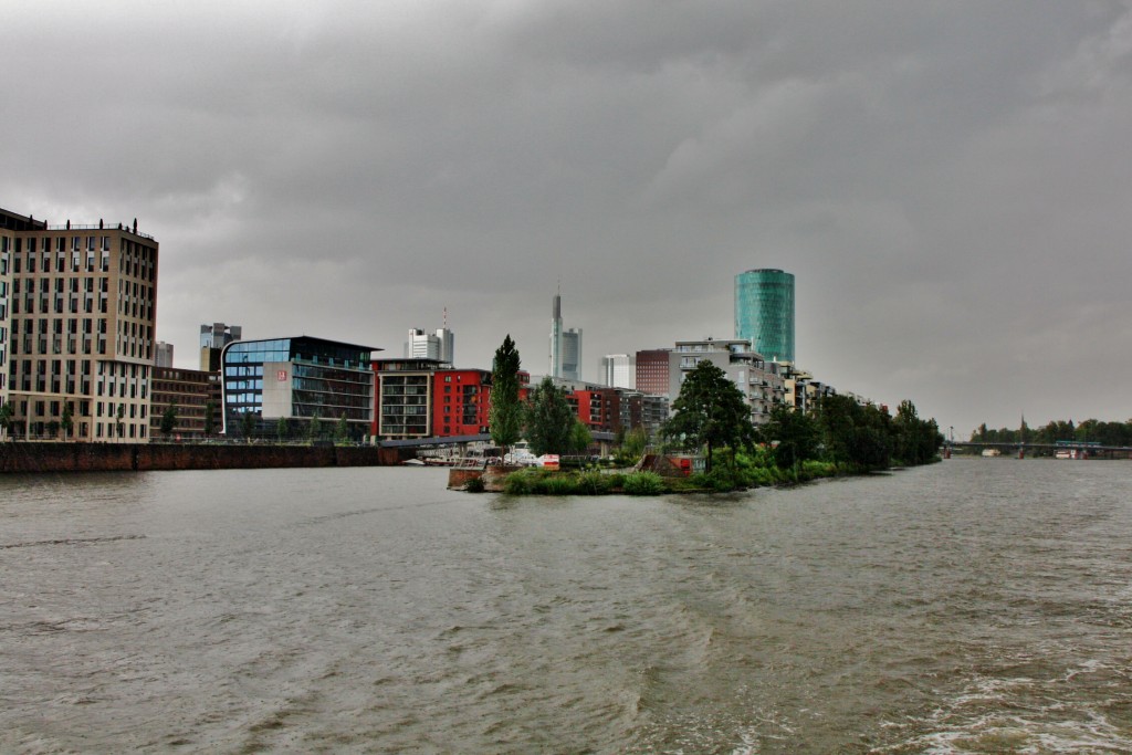 Foto: Navegando por el Main - Frankfurt am Main (Hesse), Alemania