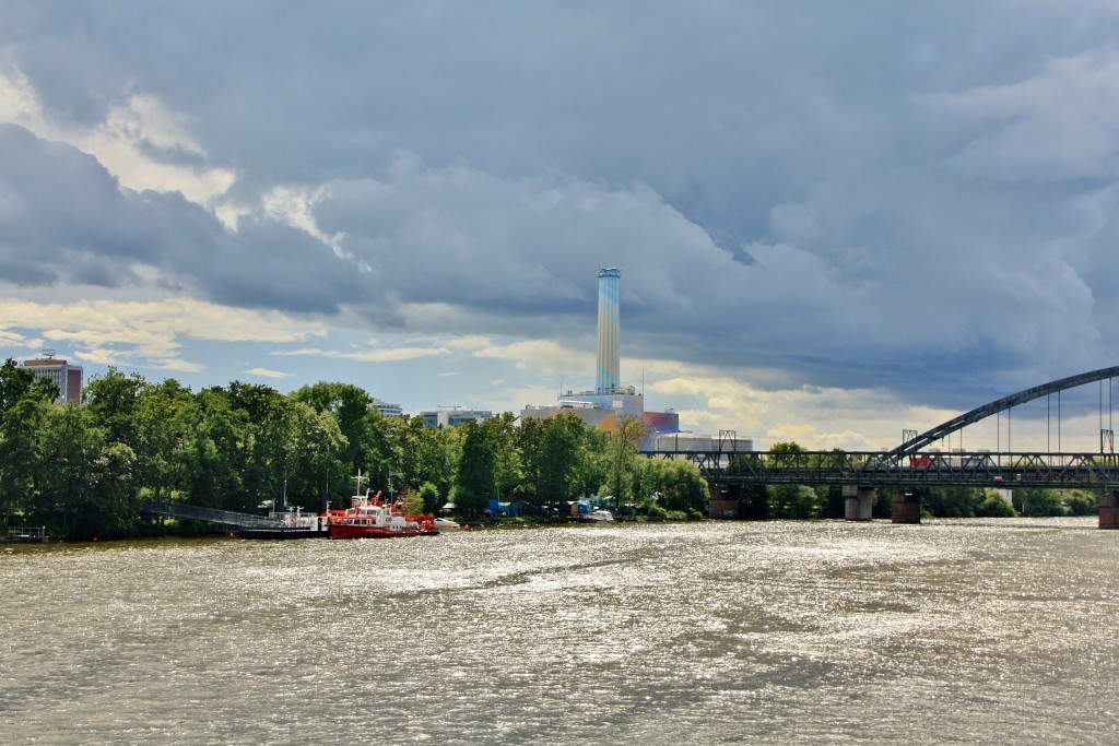 Foto: Navegando por el Main - Frankfurt am Main (Hesse), Alemania