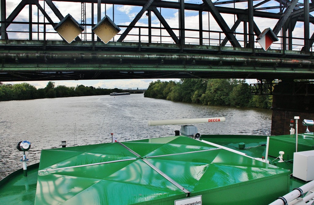 Foto: Navegando por el Main - Frankfurt am Main (Hesse), Alemania