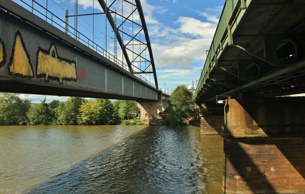 Foto: Navegando por el Main - Frankfurt am Main (Hesse), Alemania