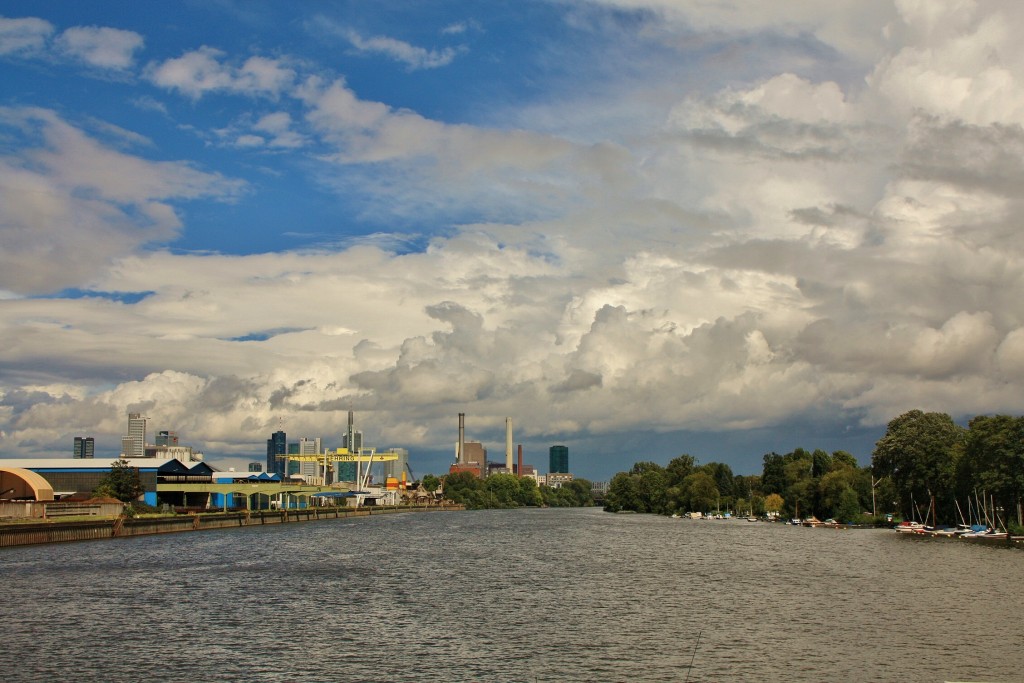 Foto: Navegando por el Main - Frankfurt am Main (Hesse), Alemania