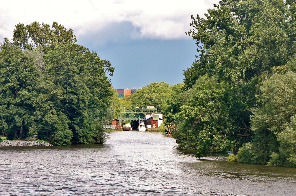 Foto: Navegando por el Main - Frankfurt am Main (Hesse), Alemania