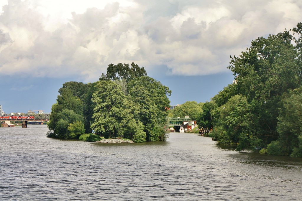 Foto: Navegando por el Main - Frankfurt am Main (Hesse), Alemania