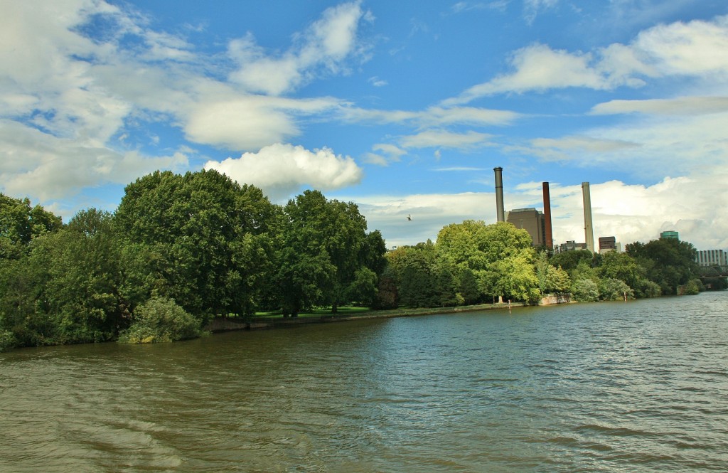 Foto: Navegando por el Main - Frankfurt am Main (Hesse), Alemania