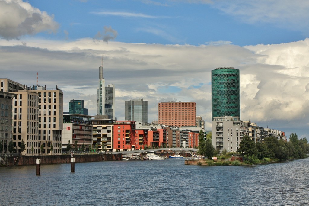 Foto: Navegando por el Main - Frankfurt am Main (Hesse), Alemania