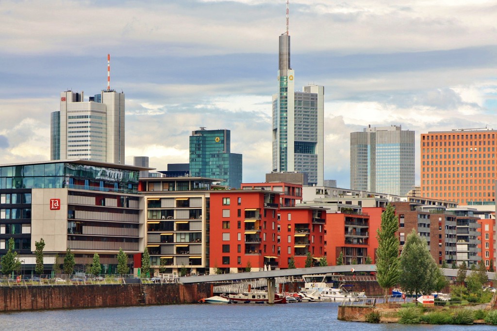 Foto: Navegando por el Main - Frankfurt am Main (Hesse), Alemania