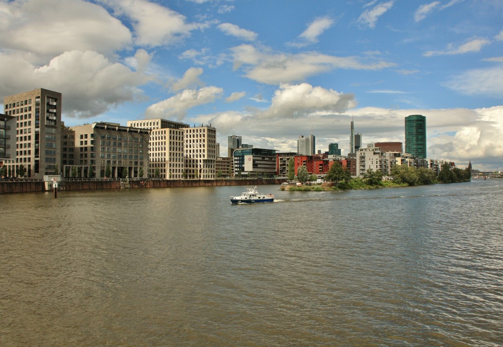 Foto: Navegando por el Main - Frankfurt am Main (Hesse), Alemania