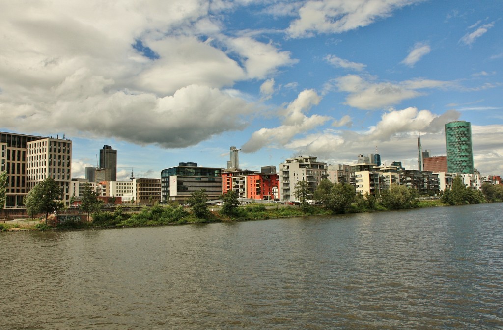 Foto: Navegando por el Main - Frankfurt am Main (Hesse), Alemania