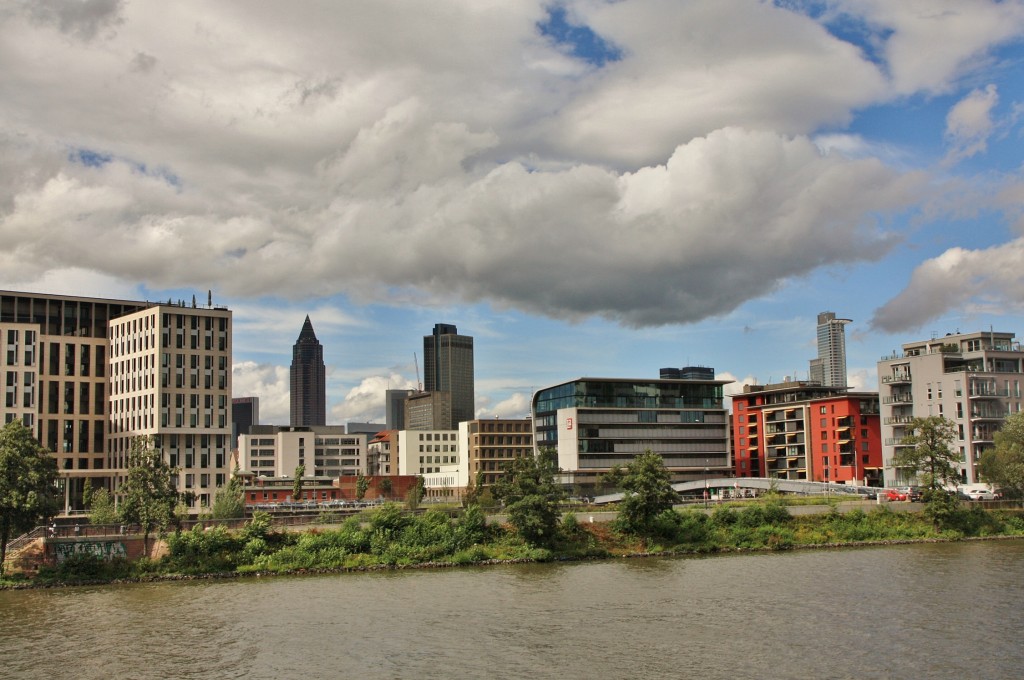 Foto: Navegando por el Main - Frankfurt am Main (Hesse), Alemania