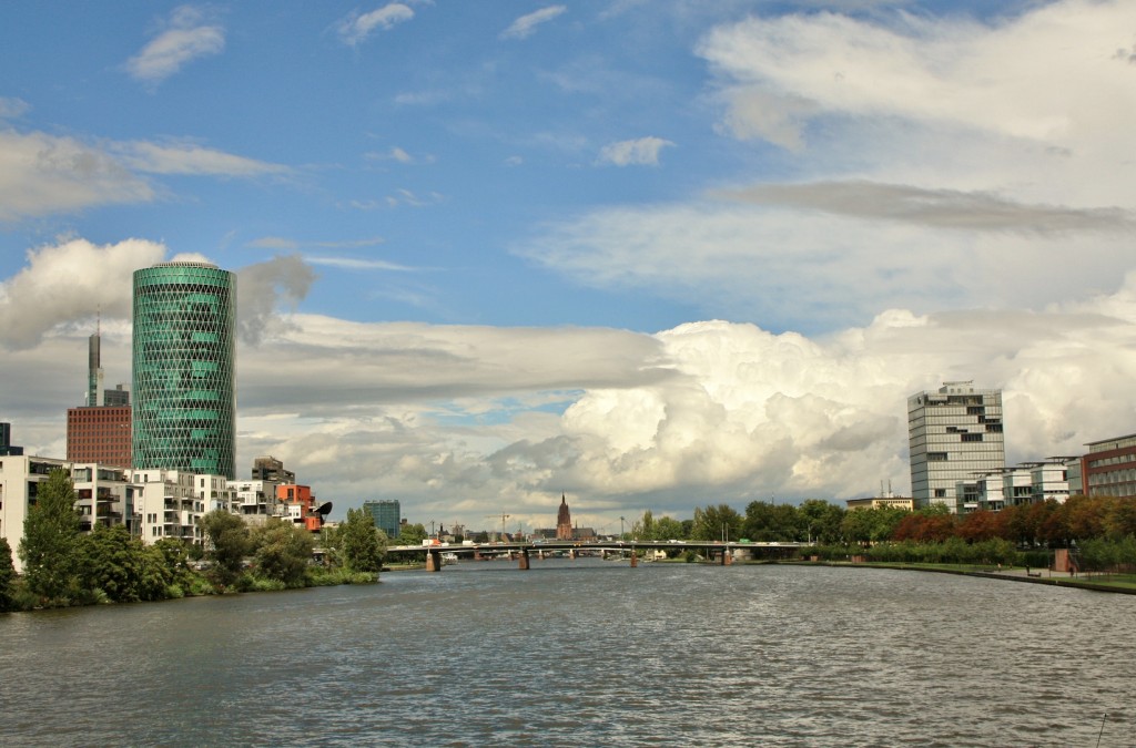 Foto: Navegando por el Main - Frankfurt am Main (Hesse), Alemania