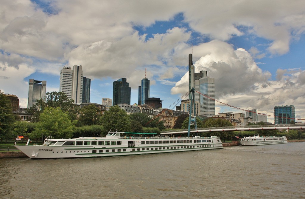 Foto: Navegando por el Main - Frankfurt am Main (Hesse), Alemania