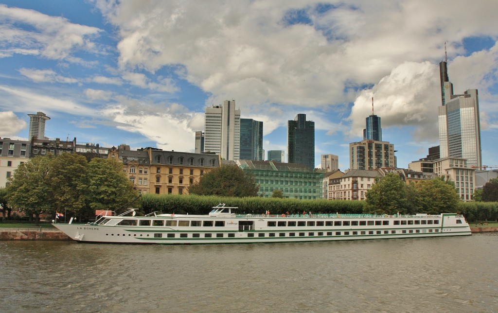 Foto: Navegando por el Main - Frankfurt am Main (Hesse), Alemania